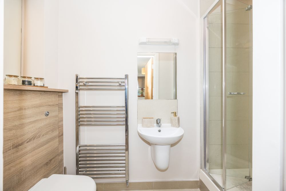 Ensuite bathroom, Stylish And Modern 2 Bedroom Apt