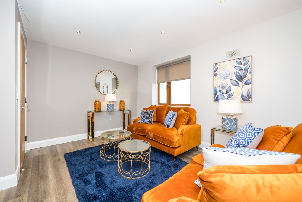 Sitting room, Stylish And Modern 2 Bedroom Apt