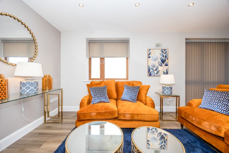 Sitting room, Stylish And Modern 2 Bedroom Apt