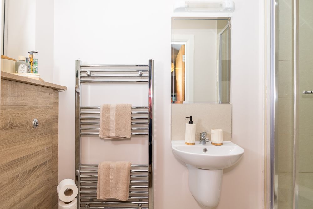 Ensuite bathroom, 2 Bed Apartment In Ashbourne