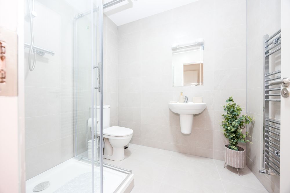 Main bathroom, Spacious New 2 Bedroom Apt