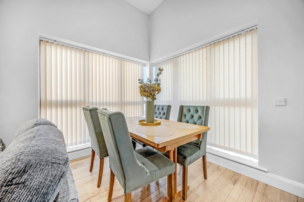 Dining area, Lovely 2 Bedroom Apartment In Ashbourne