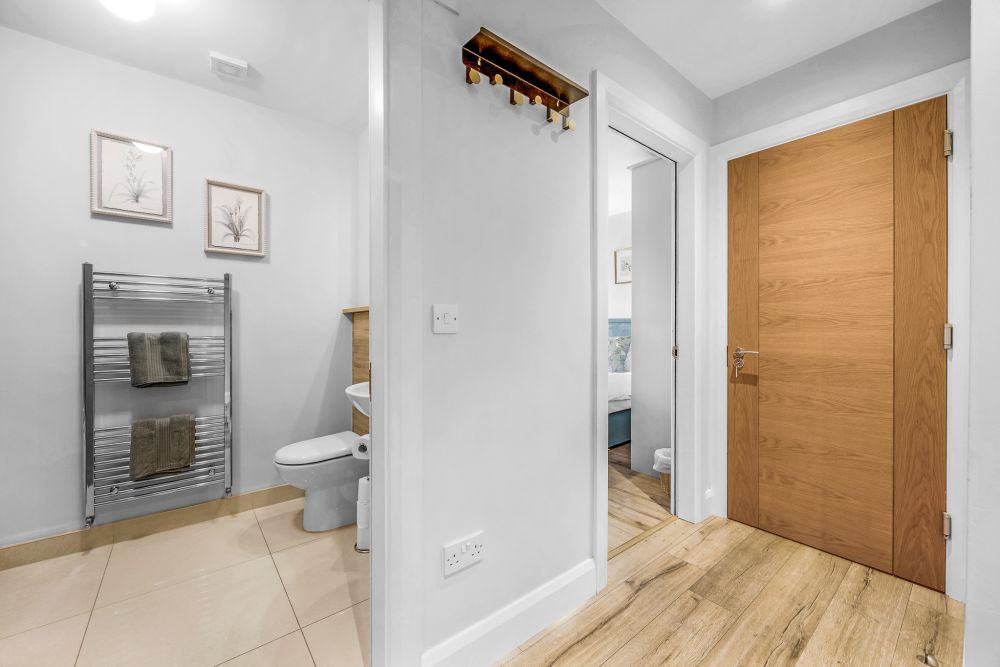 Hallway, Lovely 2 Bedroom Apartment In Ashbourne