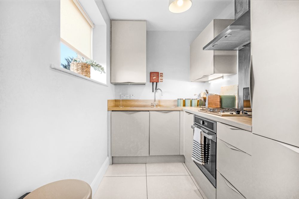Kitchen, Lovely 2 Bedroom Apartment In Ashbourne