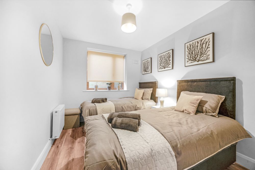Second bedroom, Cosy 2 Bedroom Apartment On Ground Floor