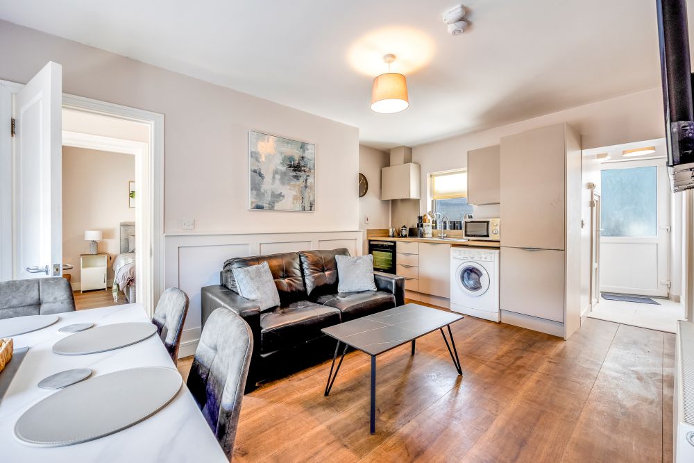 Living room, Quaint 3 Bedroom Cottage